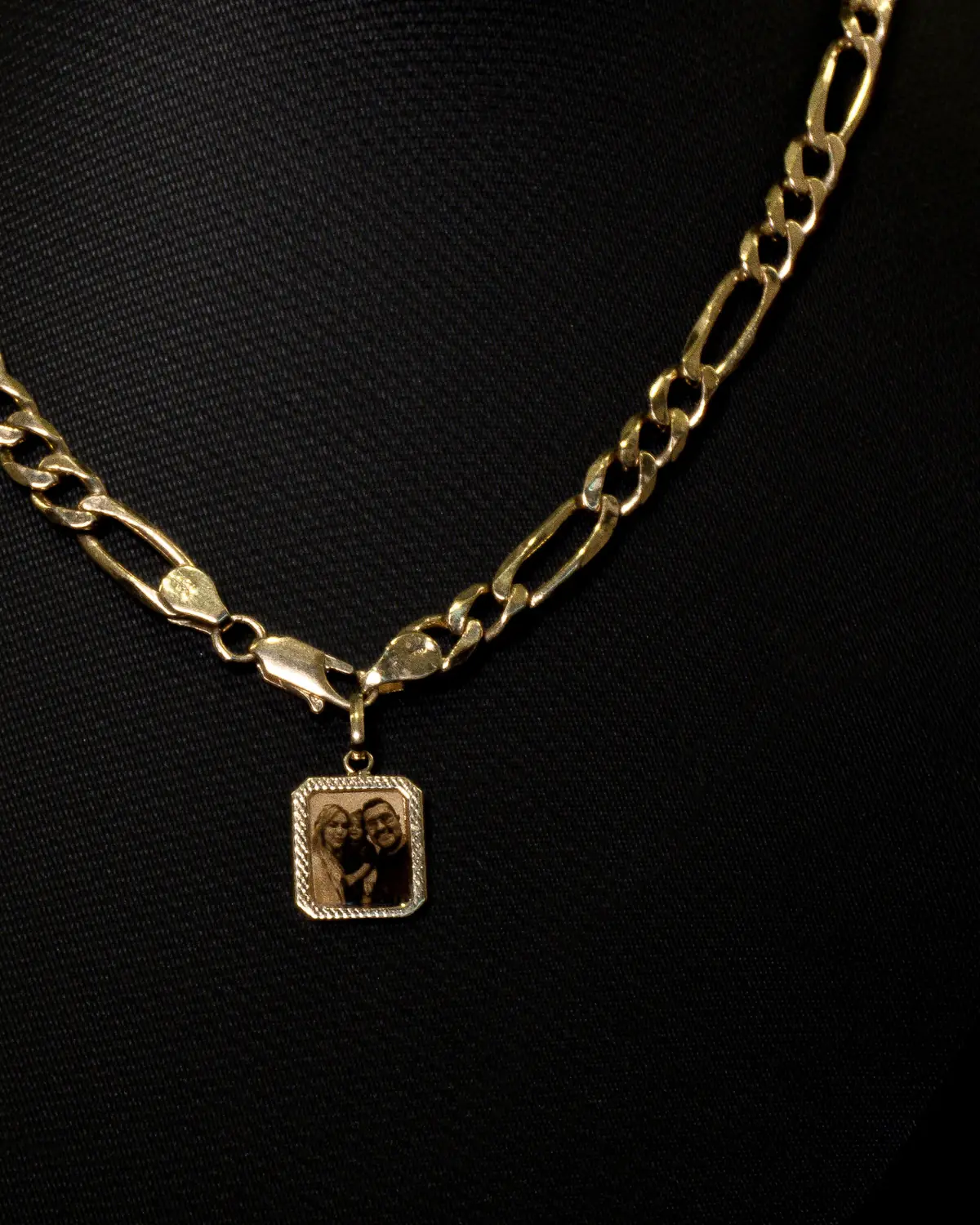 Cadena con Retrato Personalizado – ST Joyería